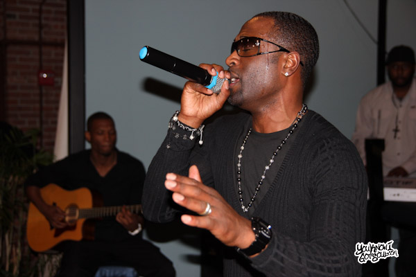 Event Recap & Photos: Q. Parker of 112 Performs at Michael Anthony’s in Jersey City for Singersroom Acoustic Conversation 3/24/12