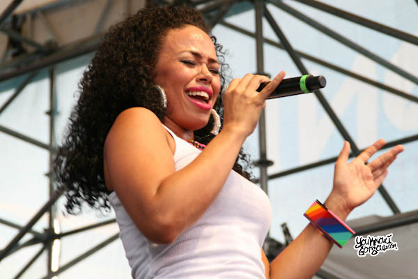Elle Varner Performing “I Don't Care” Live at the Global Fusion Music Festival in Philly 7/21/12