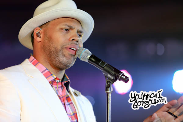 Photos: Eric Roberson Performs at the 2015 Essence Festival