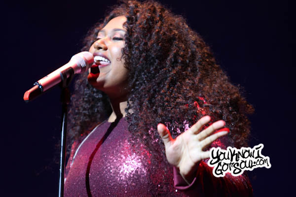 Jazmine Sullivan Joins Stevie Wonder for an Impromptu Backstage Performance of "These Three Words"